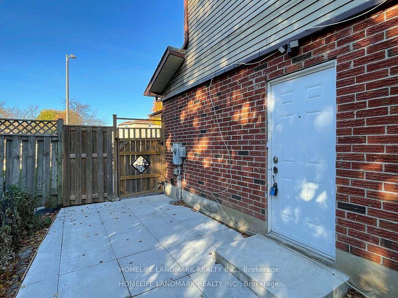 Photo 2 of 43 Sawyer Crescent, Markham, Markham Village — HOMEH
