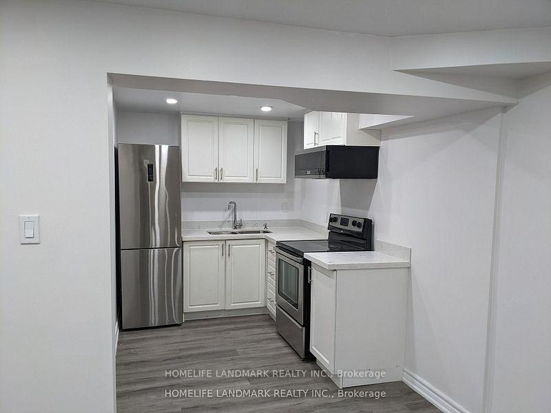 Photo 5 of 43 Sawyer Crescent, Markham, Markham Village — HOMEH