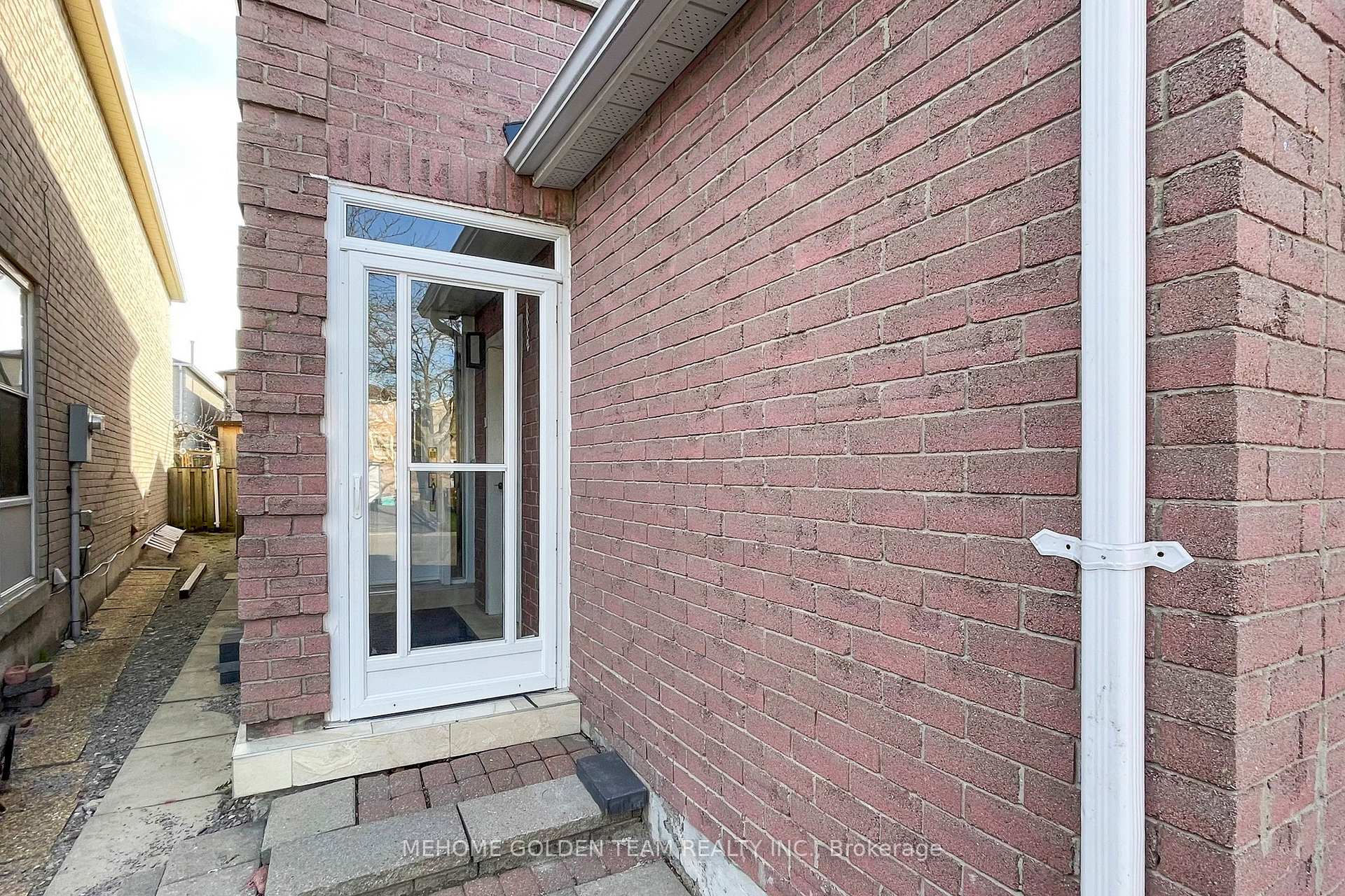 Photo 2 of 41 Beckwith Crescent, Markham, Milliken Mills East — HOMEH