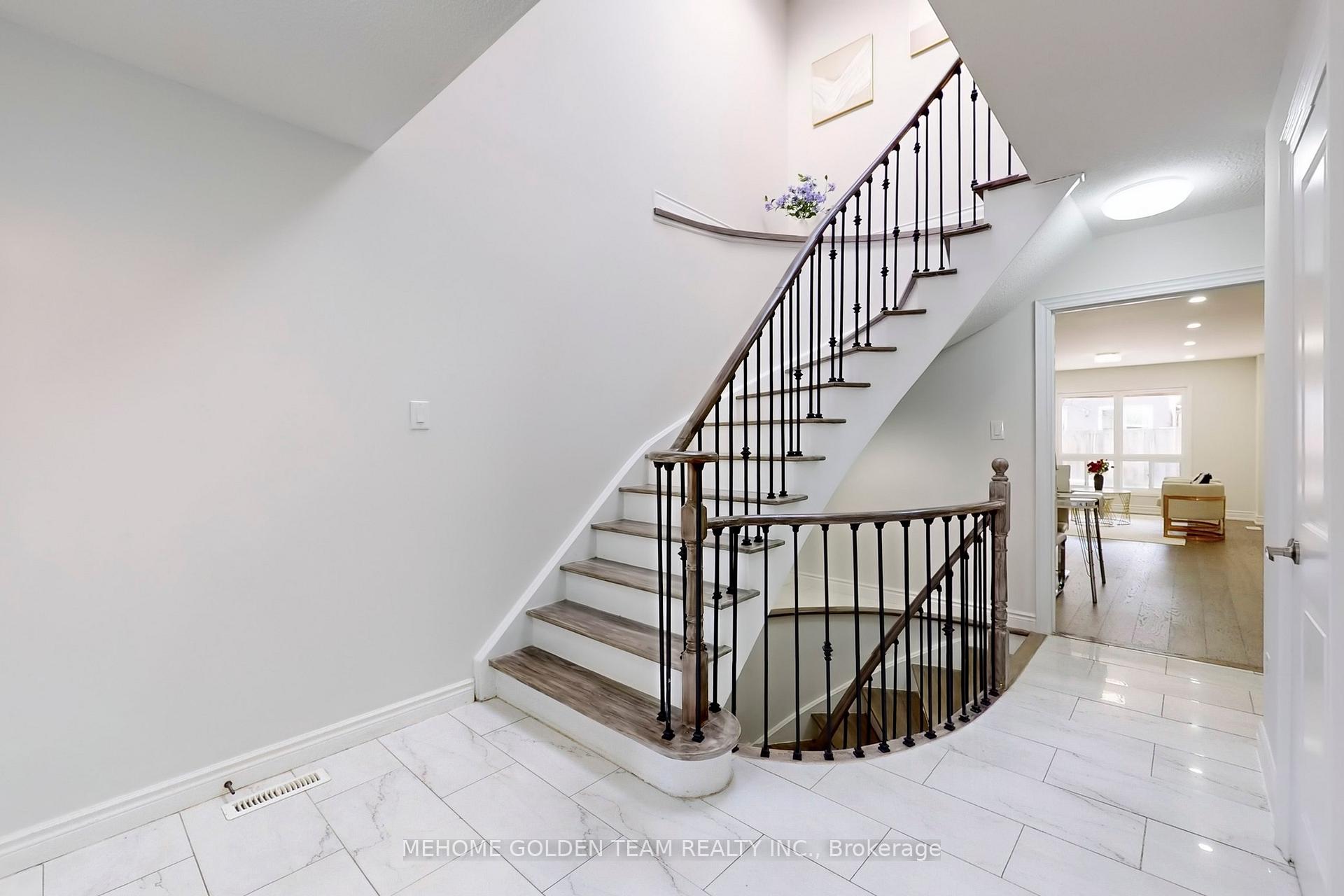 Photo 3 of 41 Beckwith Crescent, Markham, Milliken Mills East — HOMEH