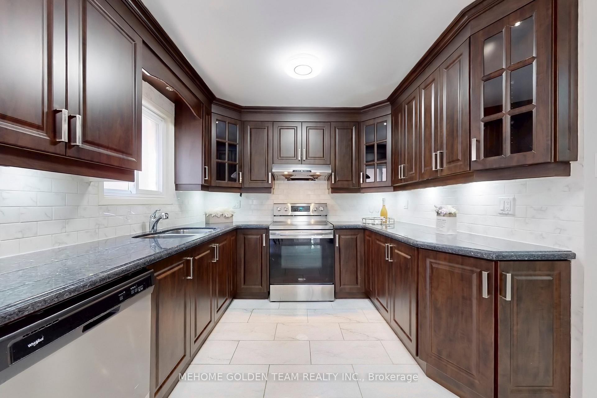 Photo 4 of 41 Beckwith Crescent, Markham, Milliken Mills East — HOMEH