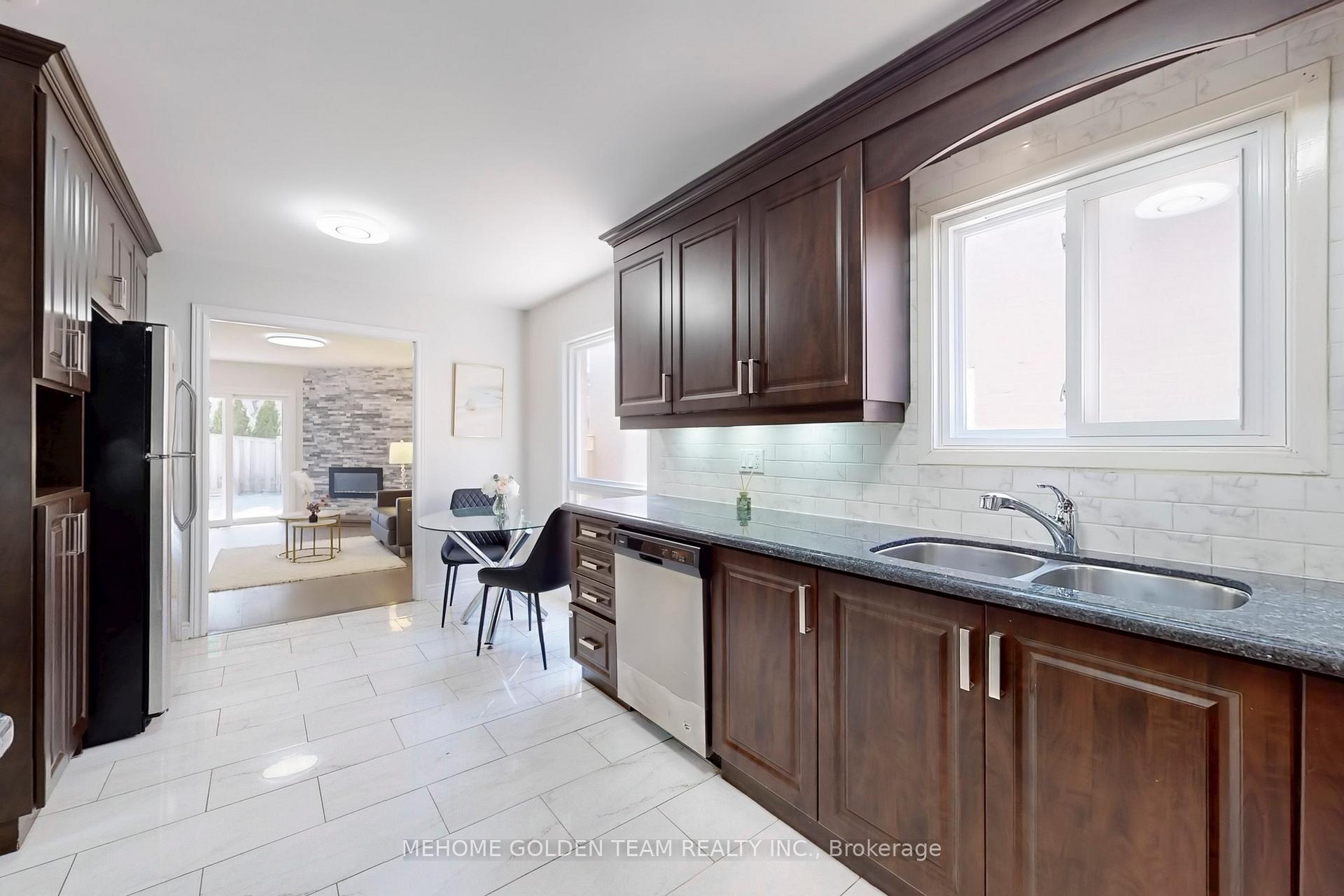 Photo 5 of 41 Beckwith Crescent, Markham, Milliken Mills East — HOMEH