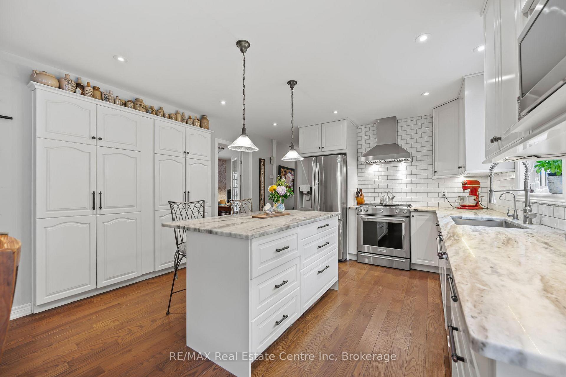 Photo 3 of 5120 Pineridge Drive, Milton, Rural Nassagaweya — HOMEH