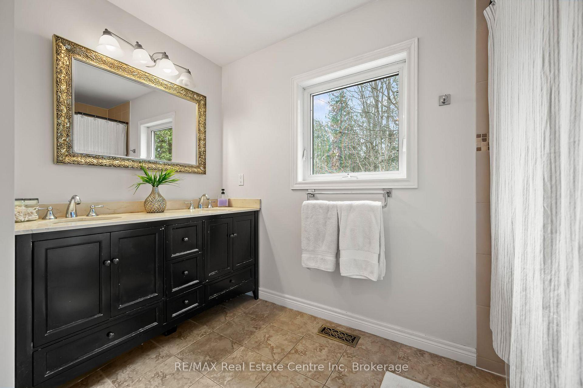 Photo 10 of 5120 Pineridge Drive, Milton, Rural Nassagaweya — HOMEH