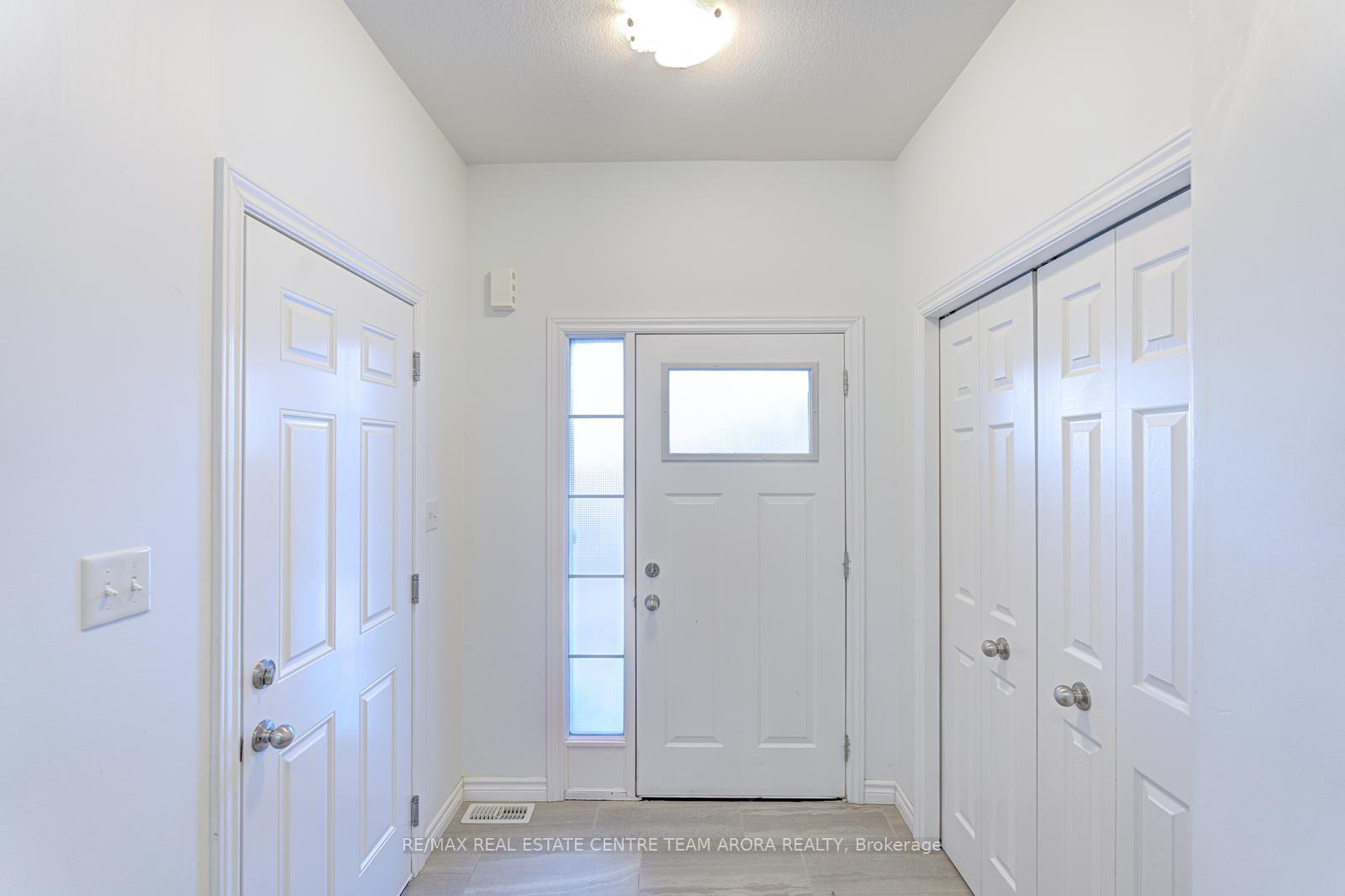 Photo 3 of 57 Woodedge Circle, Kitchener — HOMEH