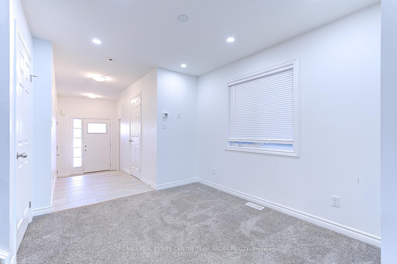 Photo 4 of 57 Woodedge Circle, Kitchener — HOMEH