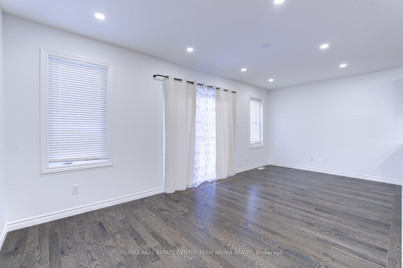 Photo 8 of 57 Woodedge Circle, Kitchener — HOMEH