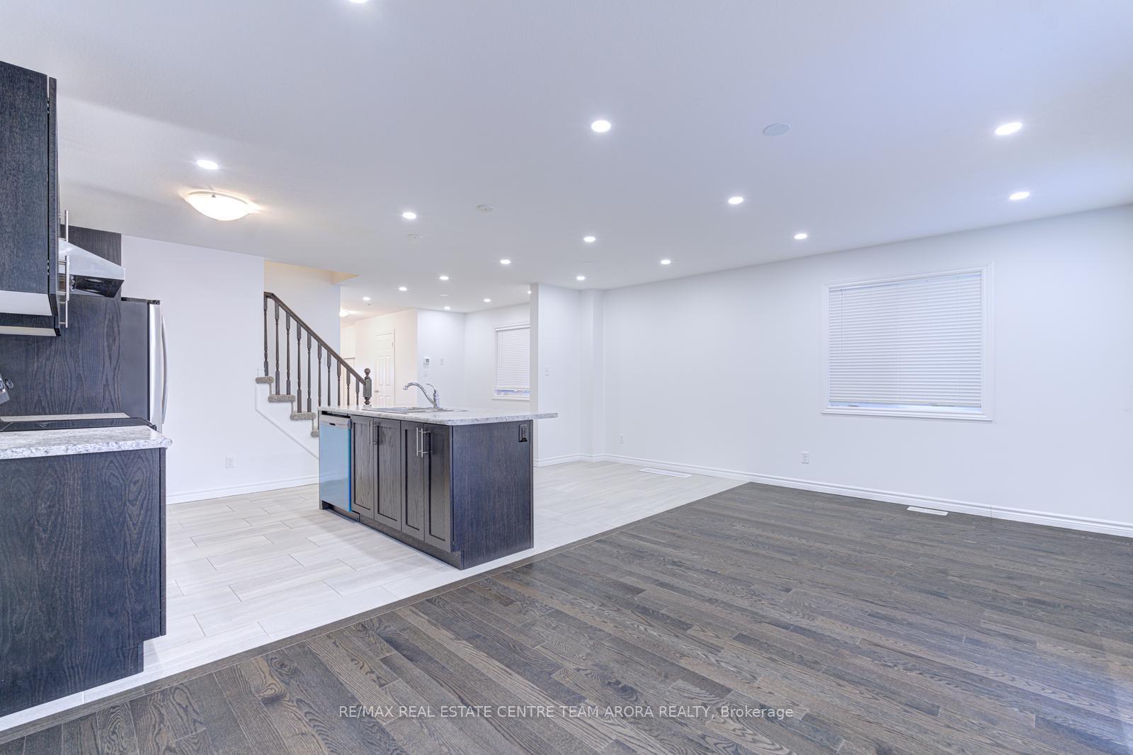Photo 10 of 57 Woodedge Circle, Kitchener — HOMEH