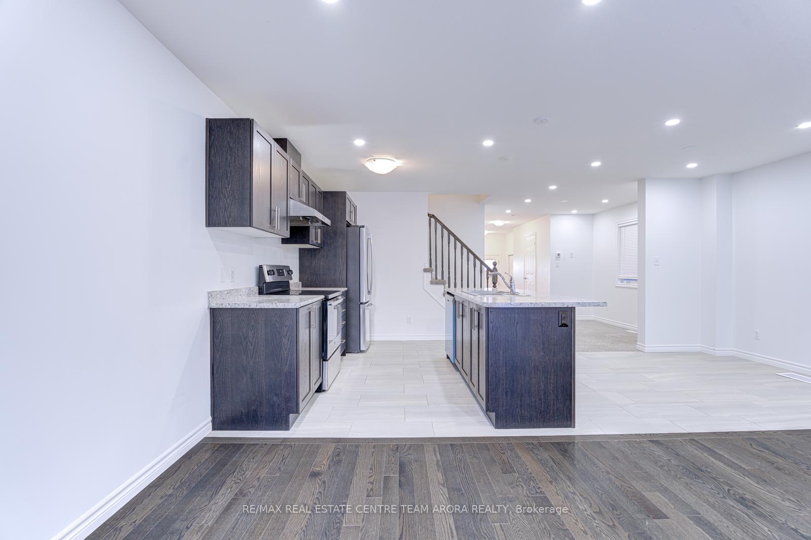 Photo 12 of 57 Woodedge Circle, Kitchener — HOMEH