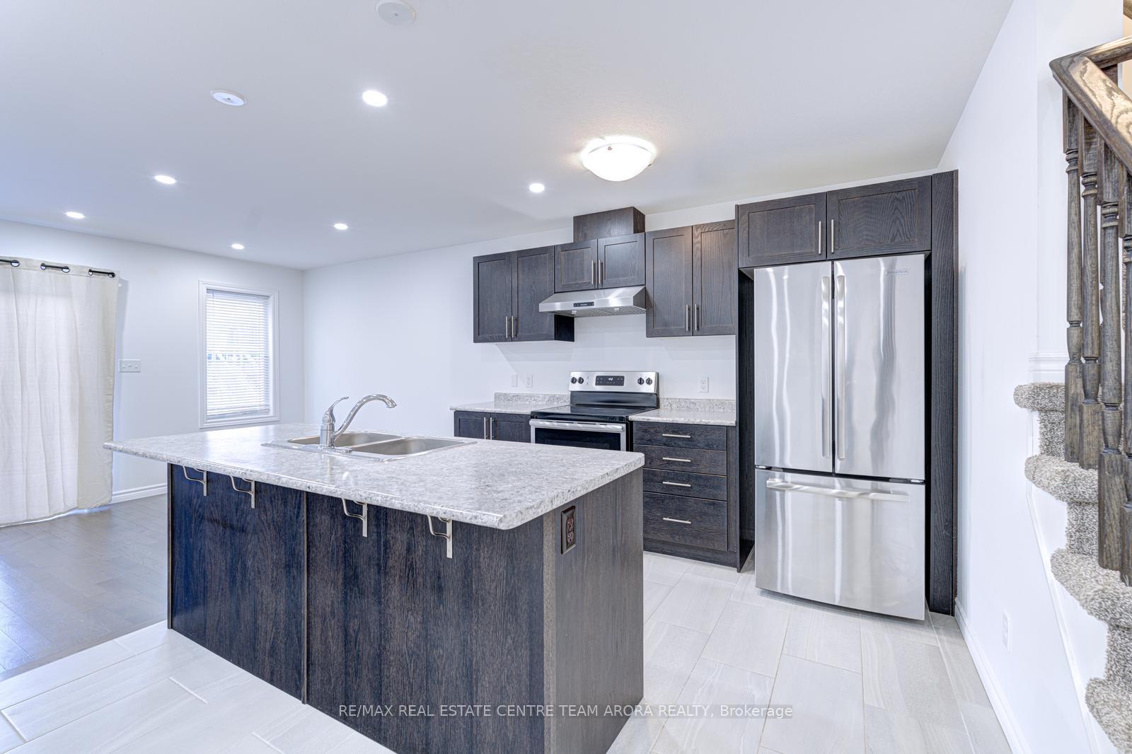 Photo 16 of 57 Woodedge Circle, Kitchener — HOMEH