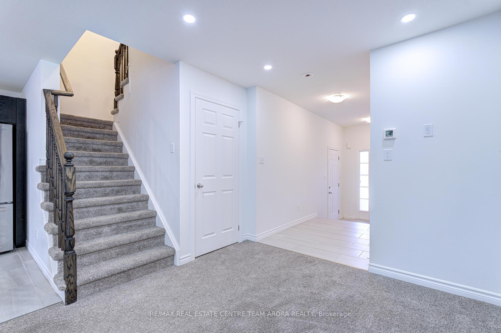 Photo 19 of 57 Woodedge Circle, Kitchener — HOMEH