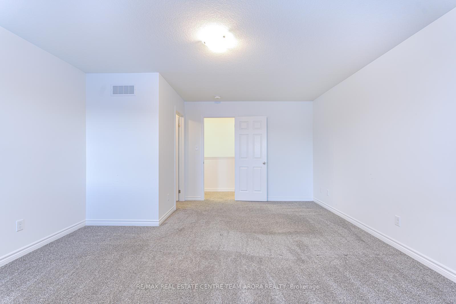 Photo 24 of 57 Woodedge Circle, Kitchener — HOMEH
