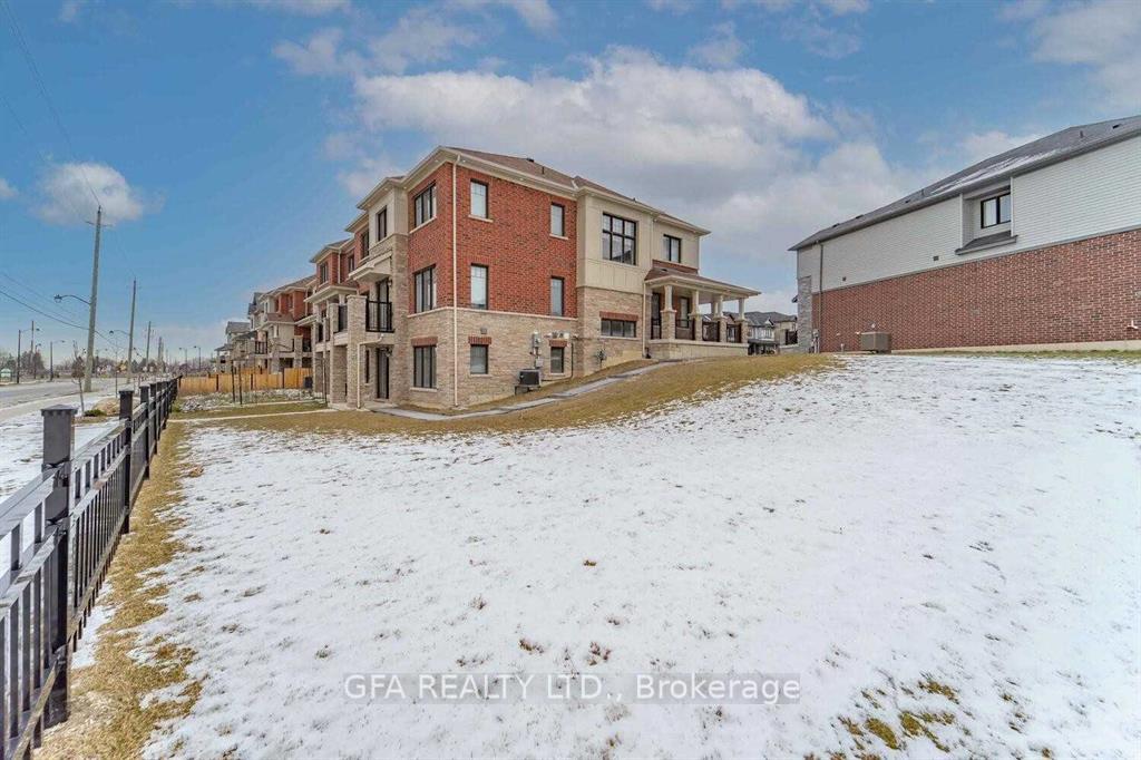 Photo 2 of 54 Pagebrook Crescent, Hamilton, Stoney Creek Mountain — HOMEH