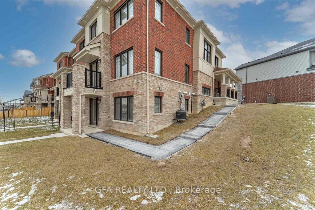 Photo 3 of 54 Pagebrook Crescent, Hamilton, Stoney Creek Mountain — HOMEH