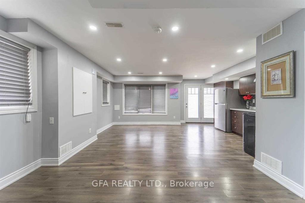 Photo 4 of 54 Pagebrook Crescent, Hamilton, Stoney Creek Mountain — HOMEH