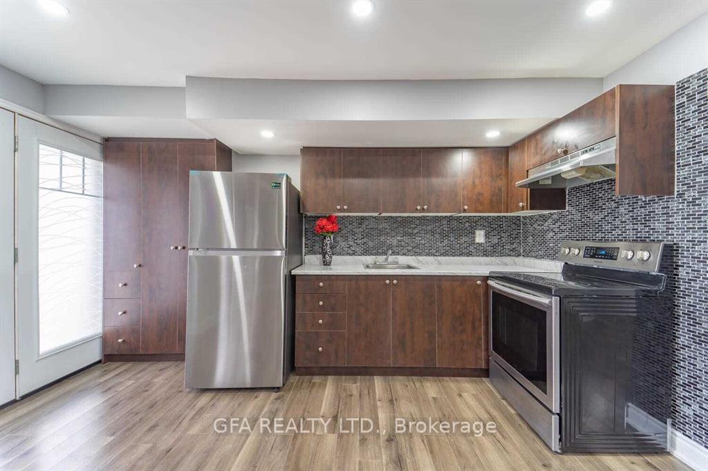 Photo 5 of 54 Pagebrook Crescent, Hamilton, Stoney Creek Mountain — HOMEH