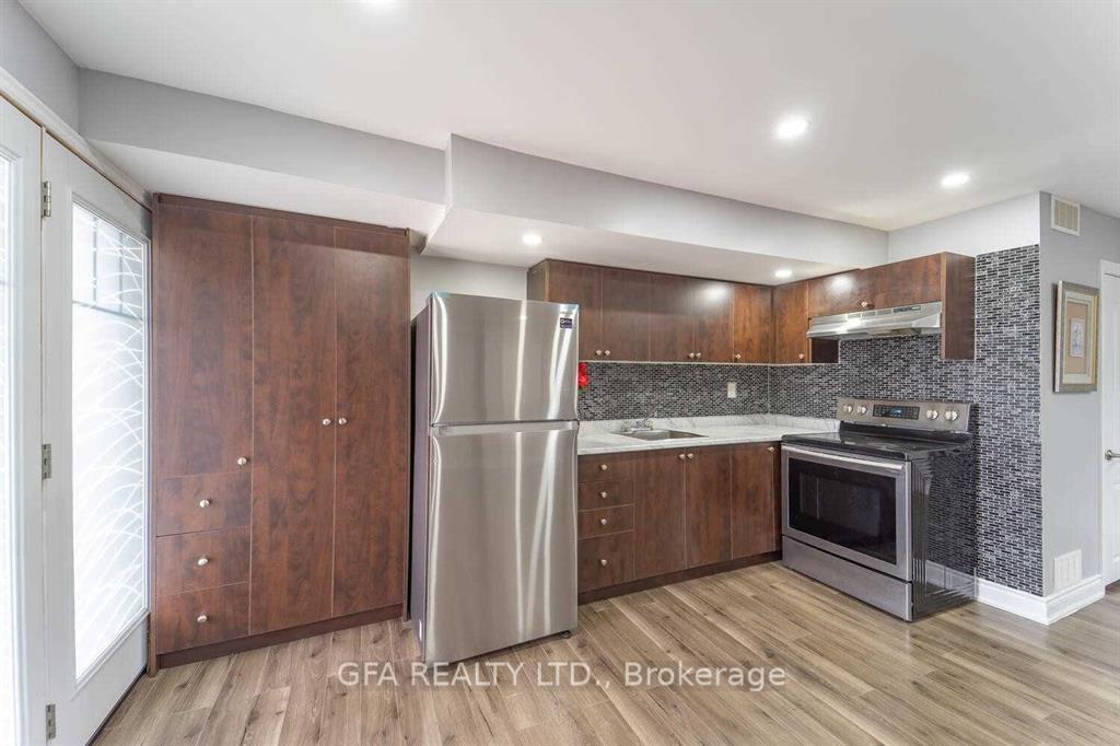 Photo 6 of 54 Pagebrook Crescent, Hamilton, Stoney Creek Mountain — HOMEH