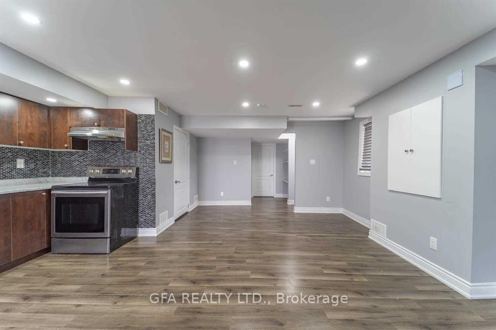 Photo 8 of 54 Pagebrook Crescent, Hamilton, Stoney Creek Mountain — HOMEH