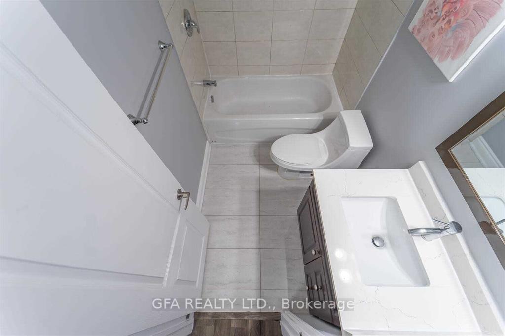 Photo 9 of 54 Pagebrook Crescent, Hamilton, Stoney Creek Mountain — HOMEH