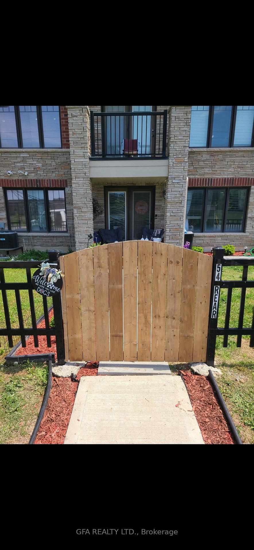 Photo 10 of 54 Pagebrook Crescent, Hamilton, Stoney Creek Mountain — HOMEH