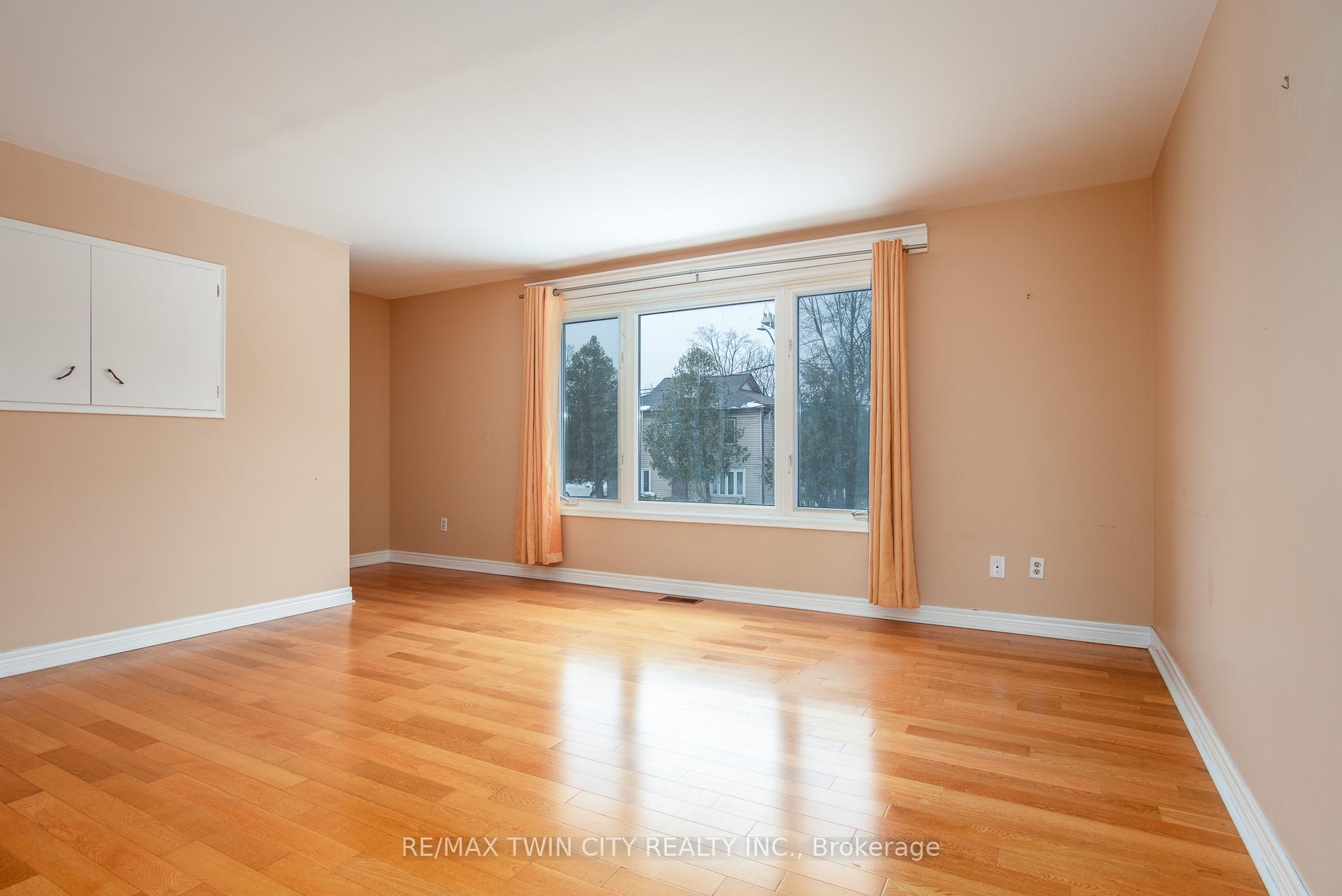Photo 10 of 21 Bridge Street E, Kitchener — HOMEH