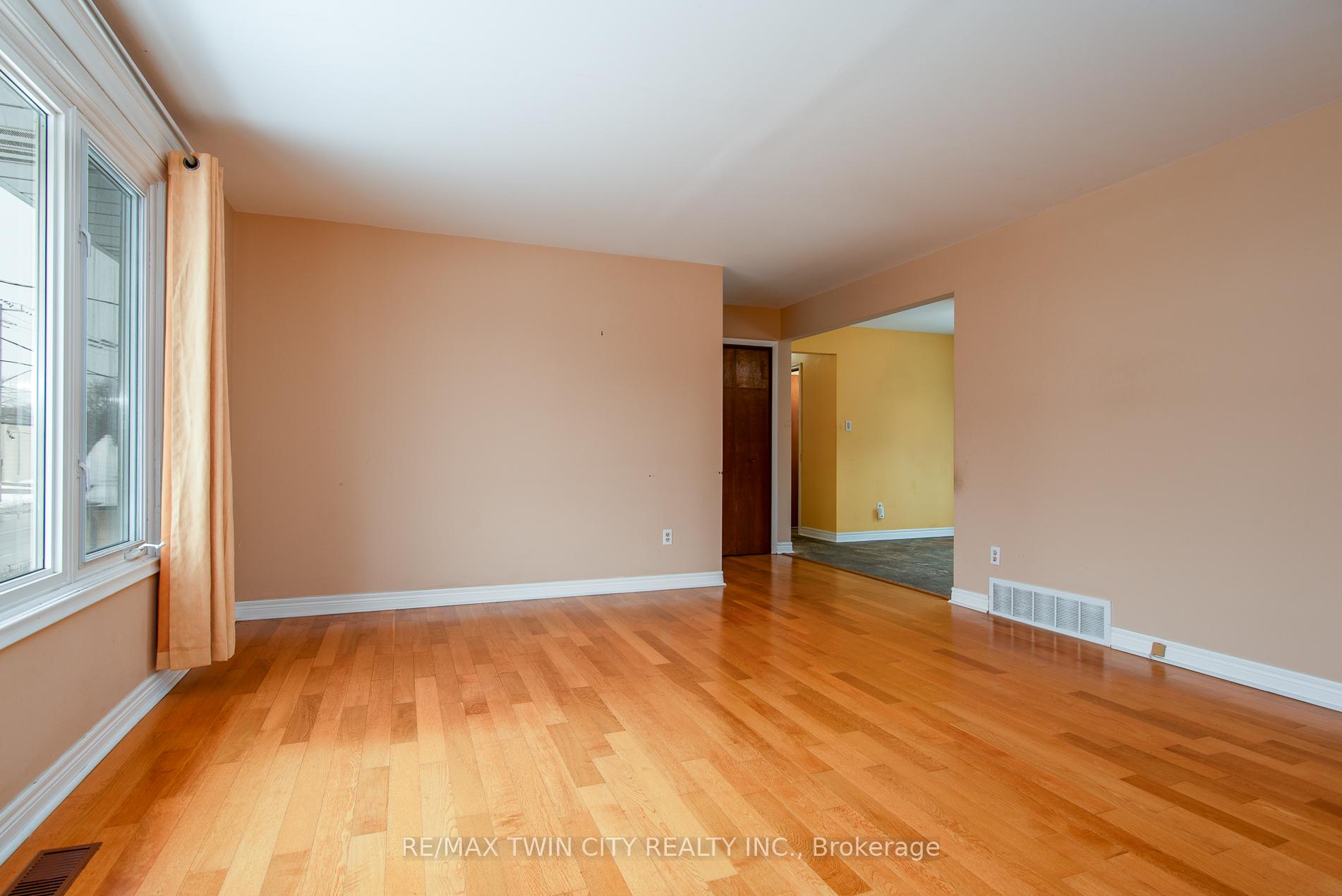 Photo 12 of 21 Bridge Street E, Kitchener — HOMEH