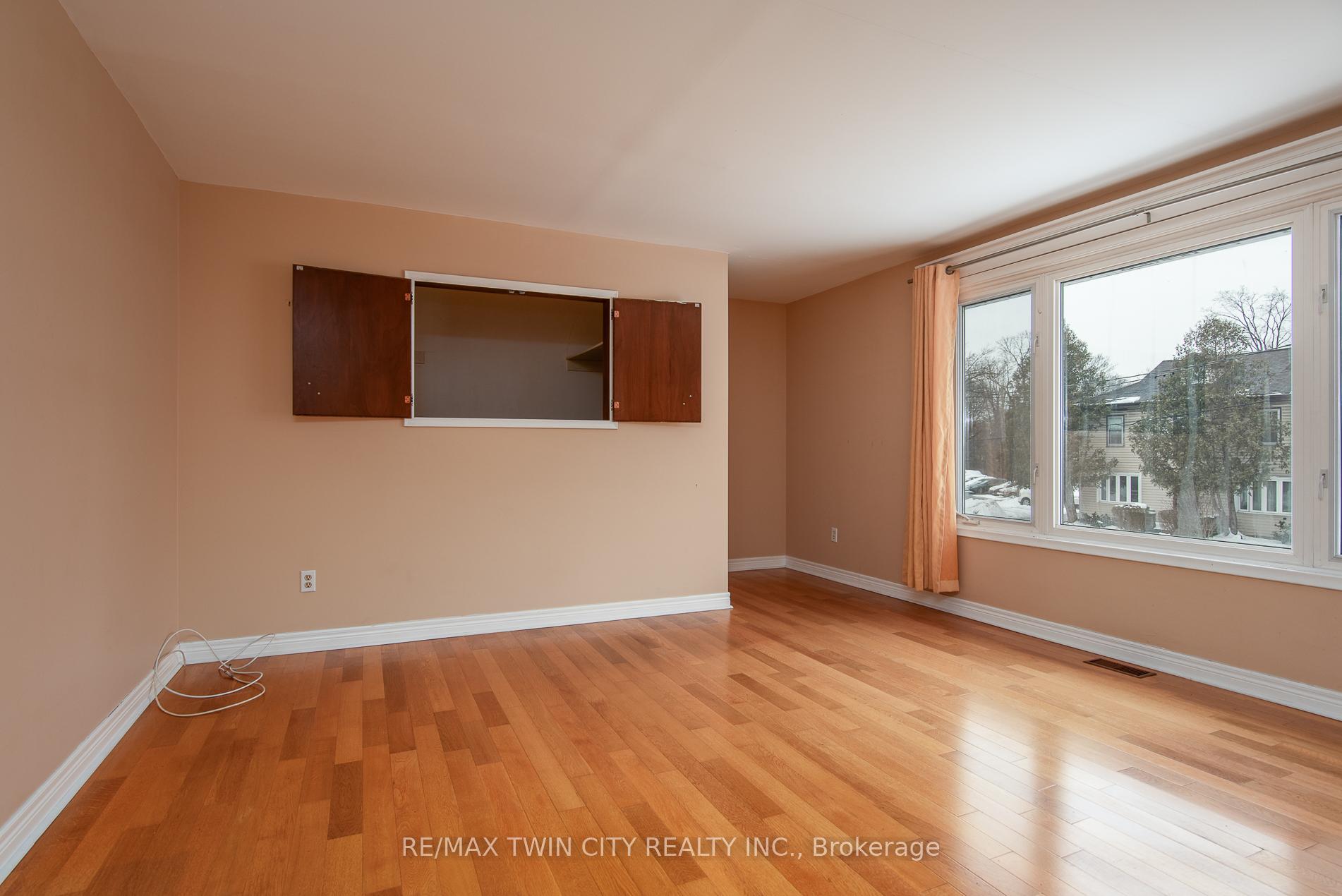 Photo 14 of 21 Bridge Street E, Kitchener — HOMEH
