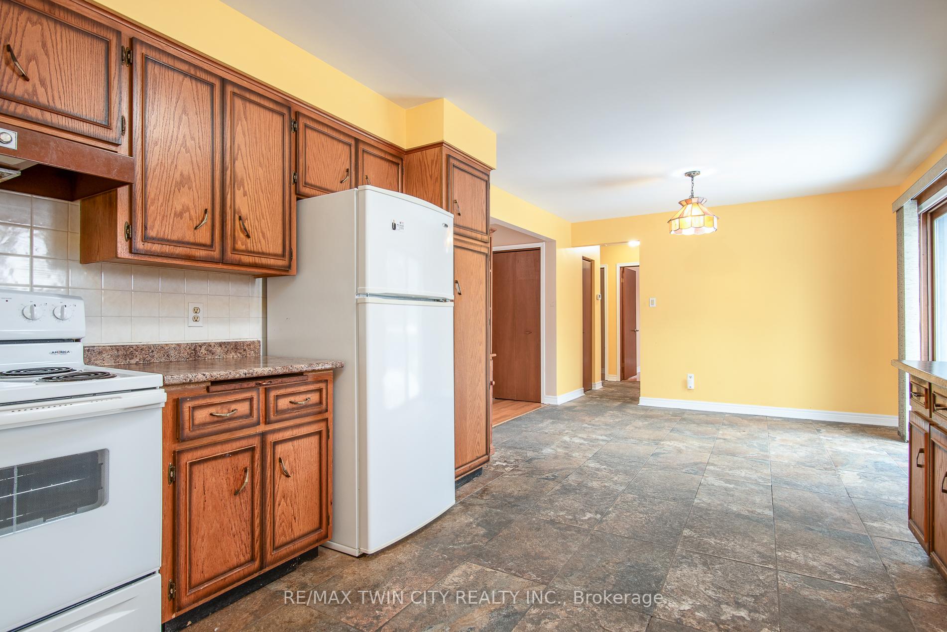 Photo 15 of 21 Bridge Street E, Kitchener — HOMEH