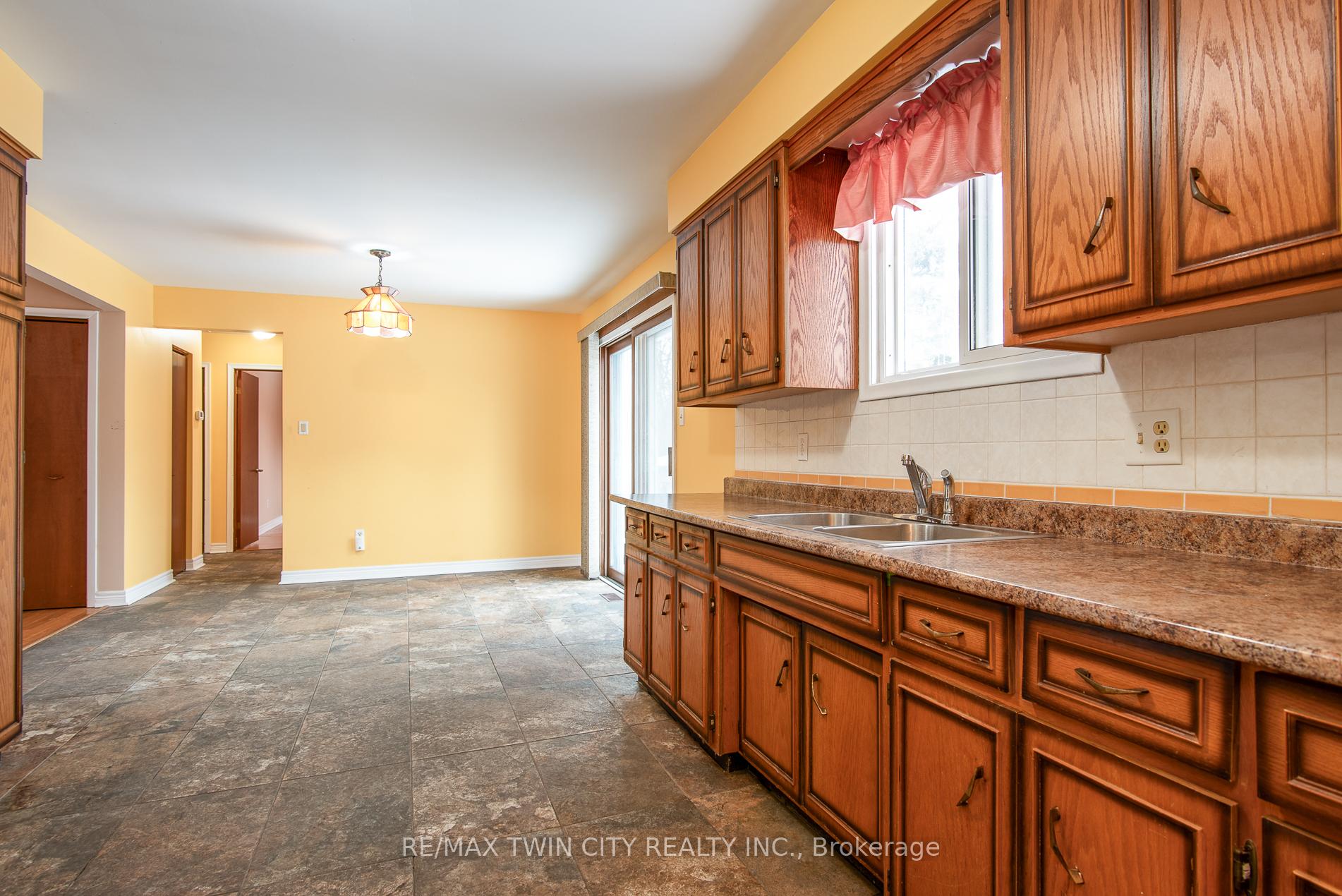 Photo 16 of 21 Bridge Street E, Kitchener — HOMEH