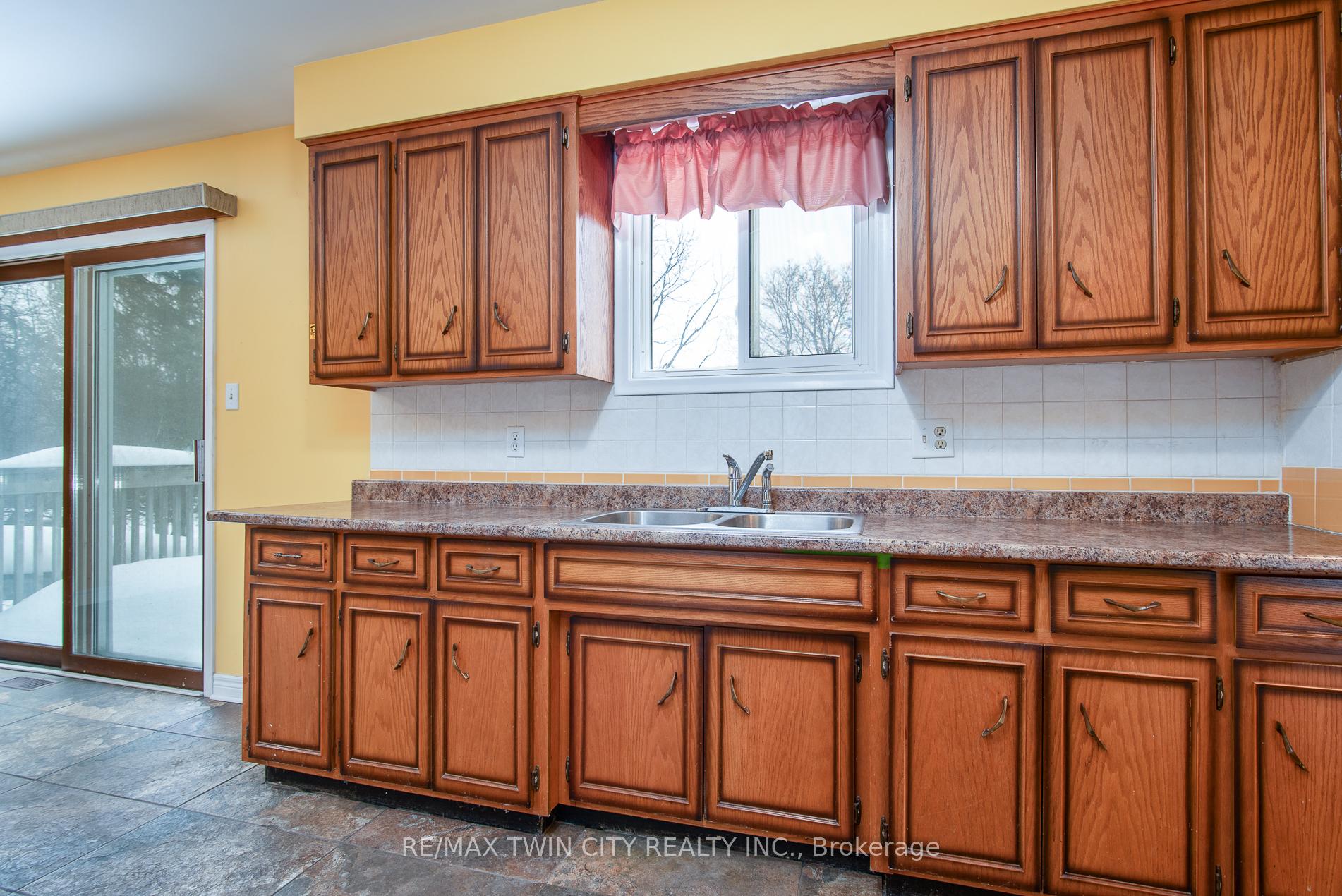 Photo 17 of 21 Bridge Street E, Kitchener — HOMEH