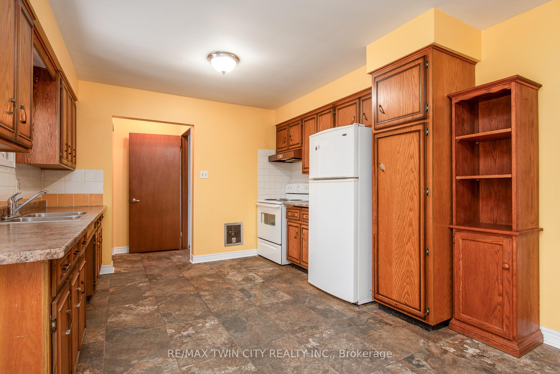 Photo 19 of 21 Bridge Street E, Kitchener — HOMEH