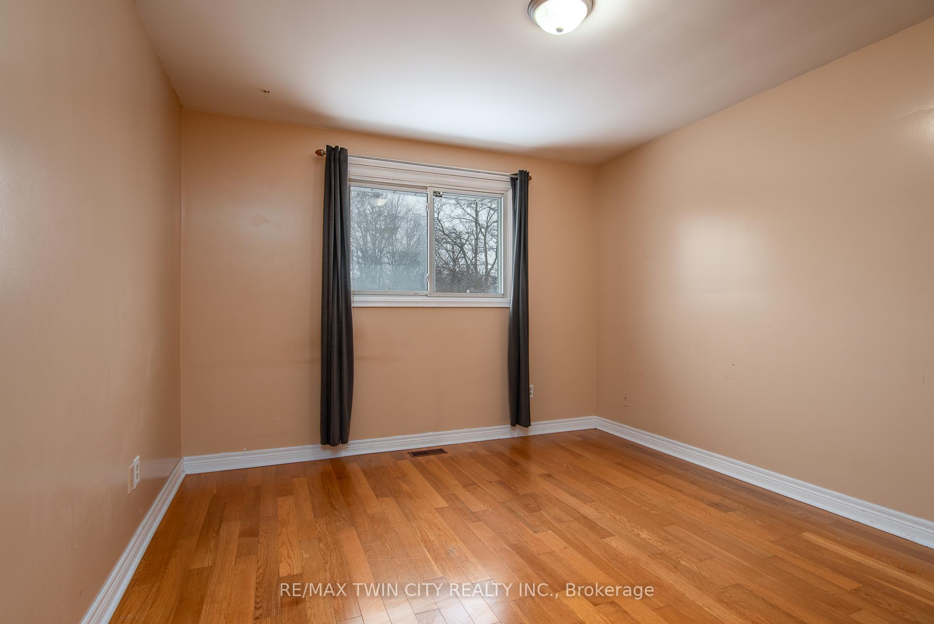 Photo 22 of 21 Bridge Street E, Kitchener — HOMEH