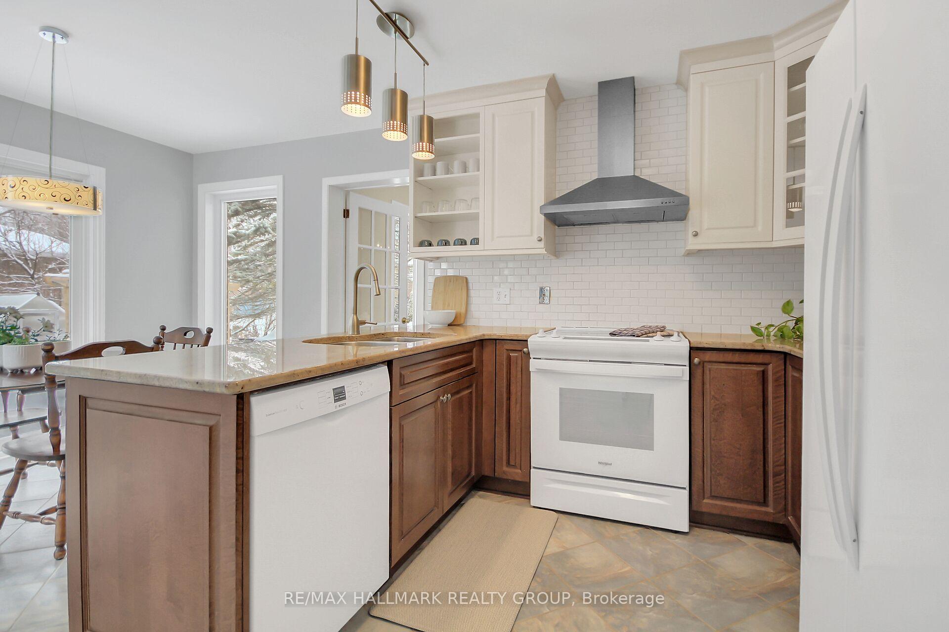 Photo 5 of 47 Shetland Way, Ottawa, Kanata - Bridlewood — HOMEH