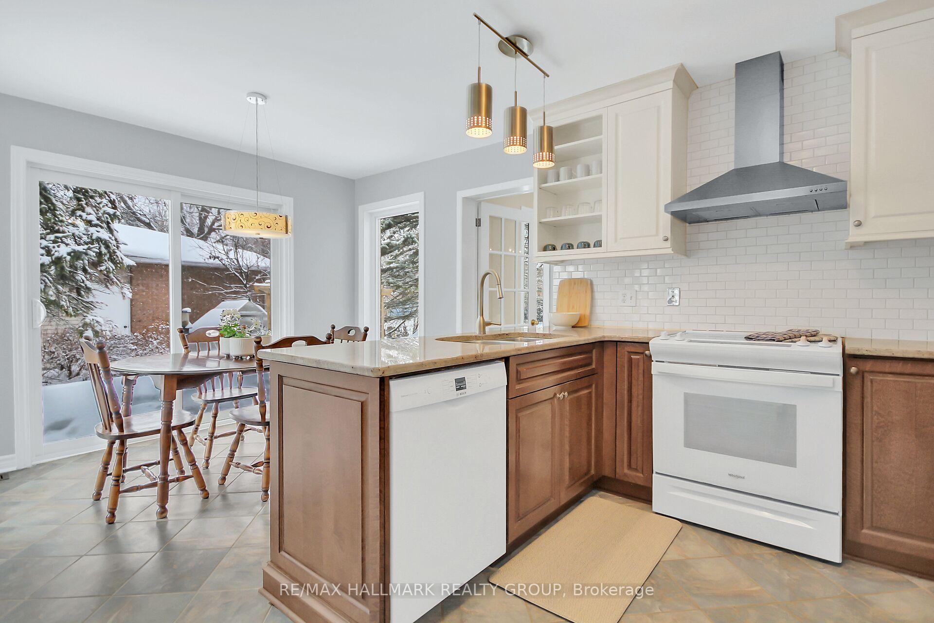 Photo 9 of 47 Shetland Way, Ottawa, Kanata - Bridlewood — HOMEH