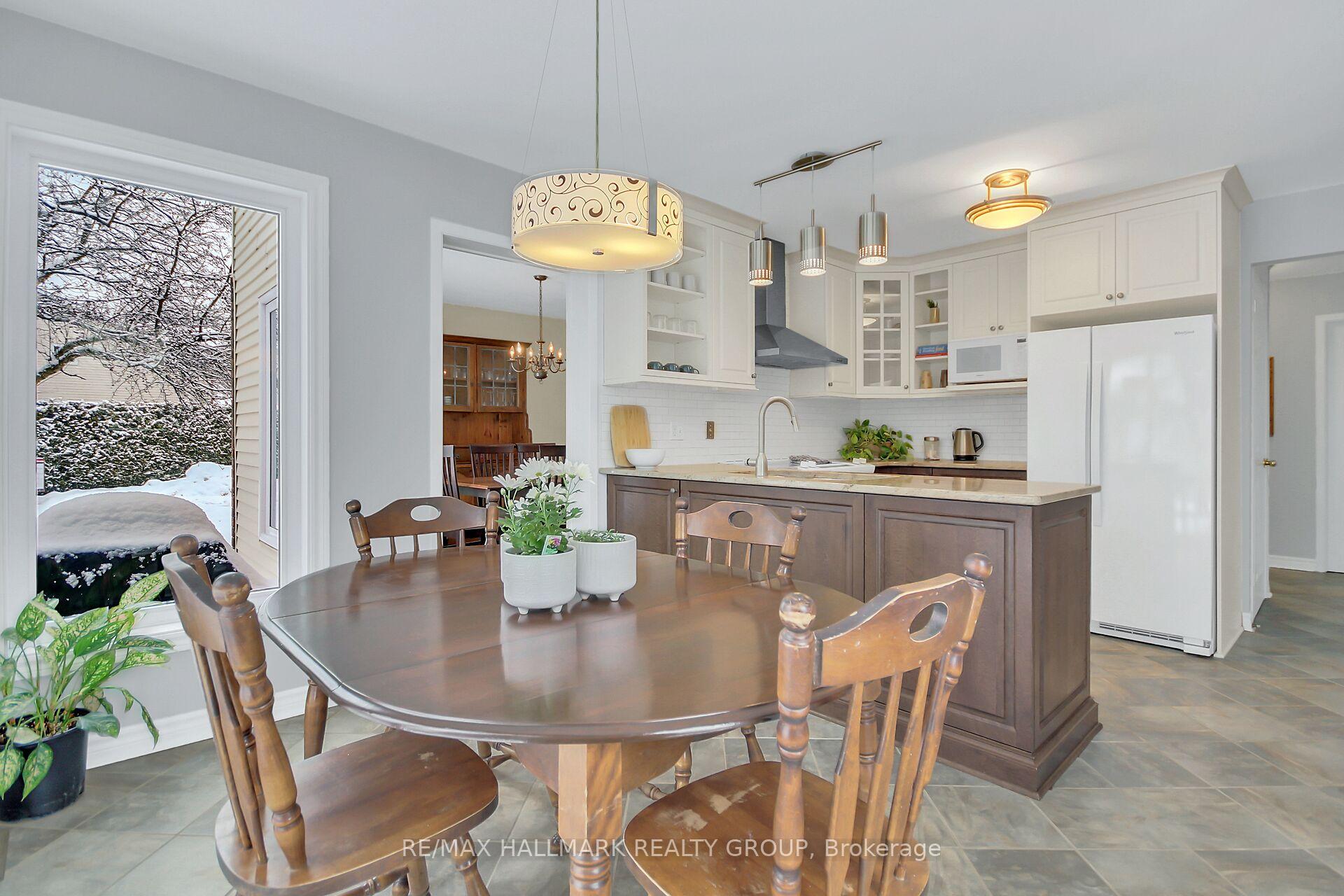Photo 10 of 47 Shetland Way, Ottawa, Kanata - Bridlewood — HOMEH