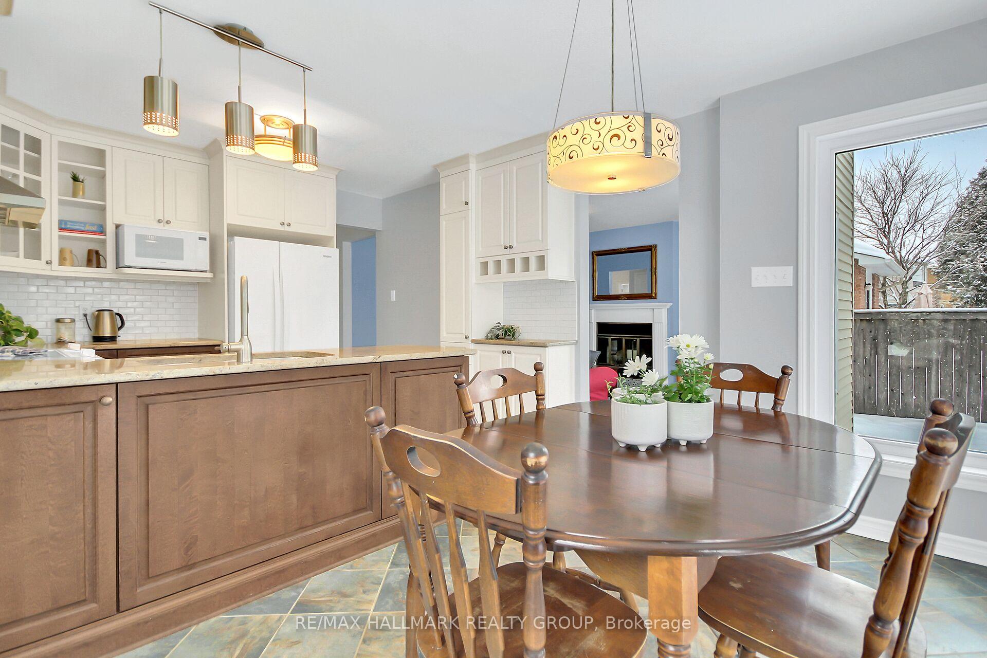Photo 11 of 47 Shetland Way, Ottawa, Kanata - Bridlewood — HOMEH