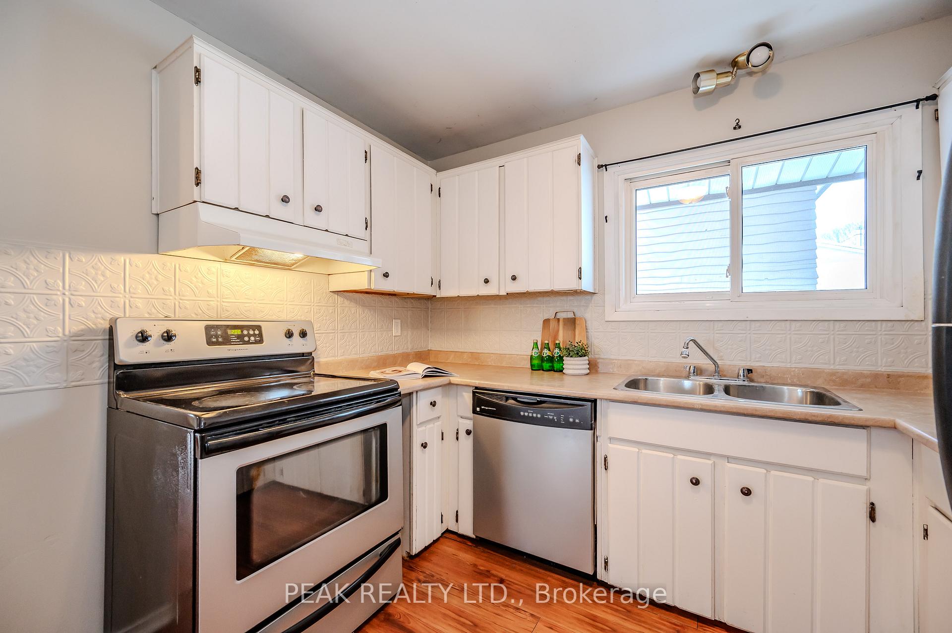 Photo 10 of 72 Obermeyer Drive, Kitchener — HOMEH