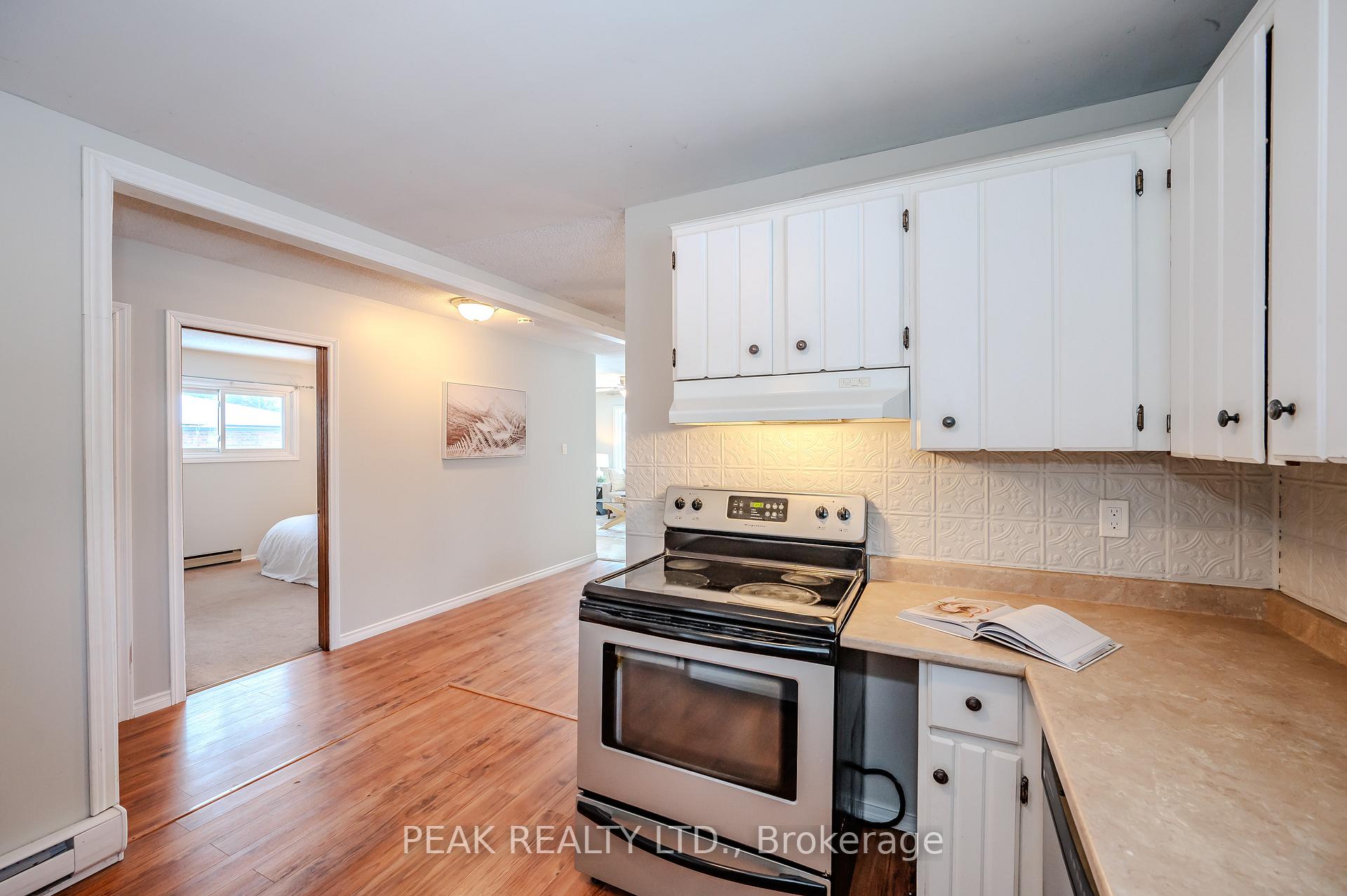 Photo 11 of 72 Obermeyer Drive, Kitchener — HOMEH