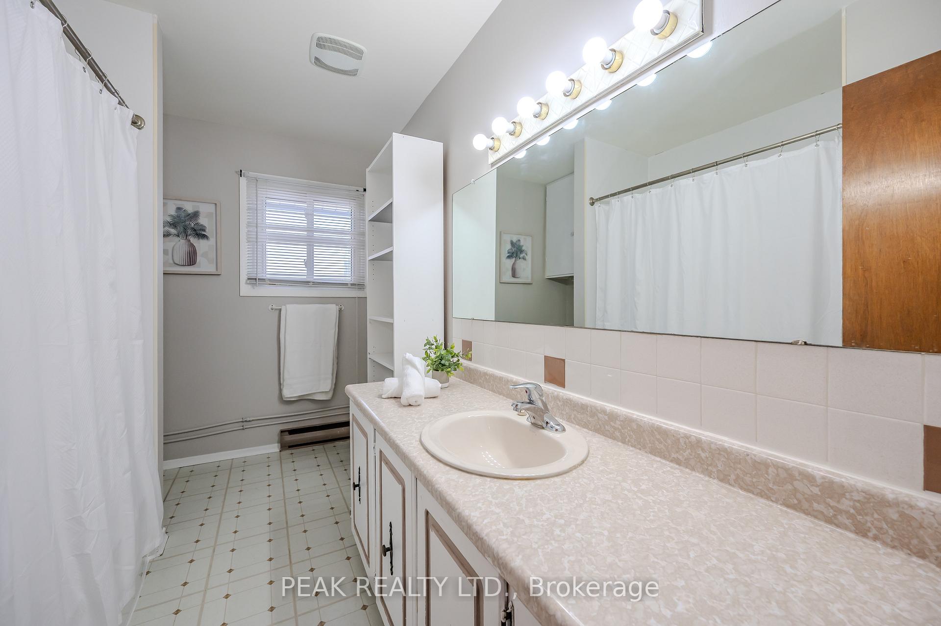 Photo 15 of 72 Obermeyer Drive, Kitchener — HOMEH