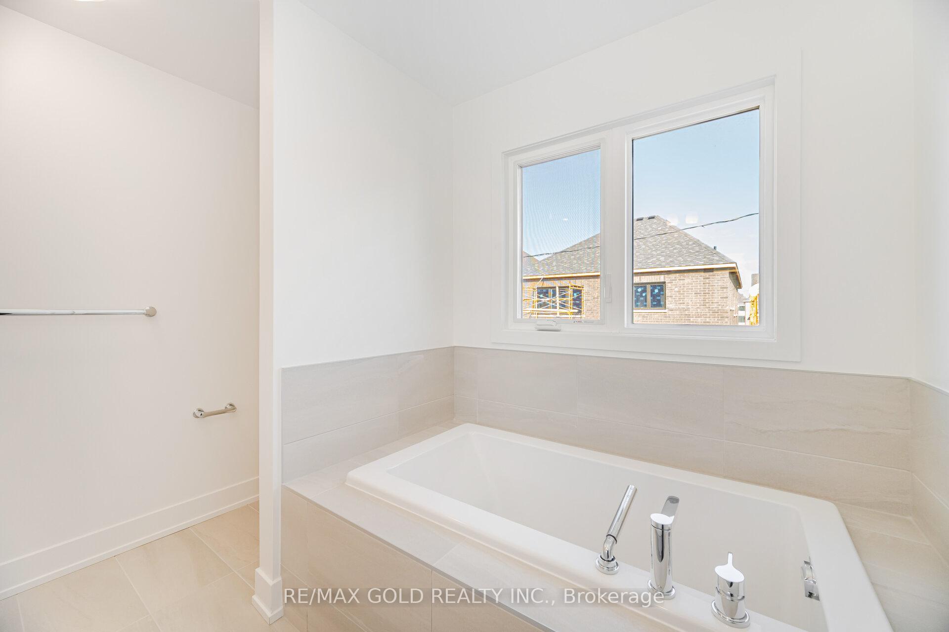 Photo 17 of 303 Bergamot Avenue, Milton, Walker — HOMEH