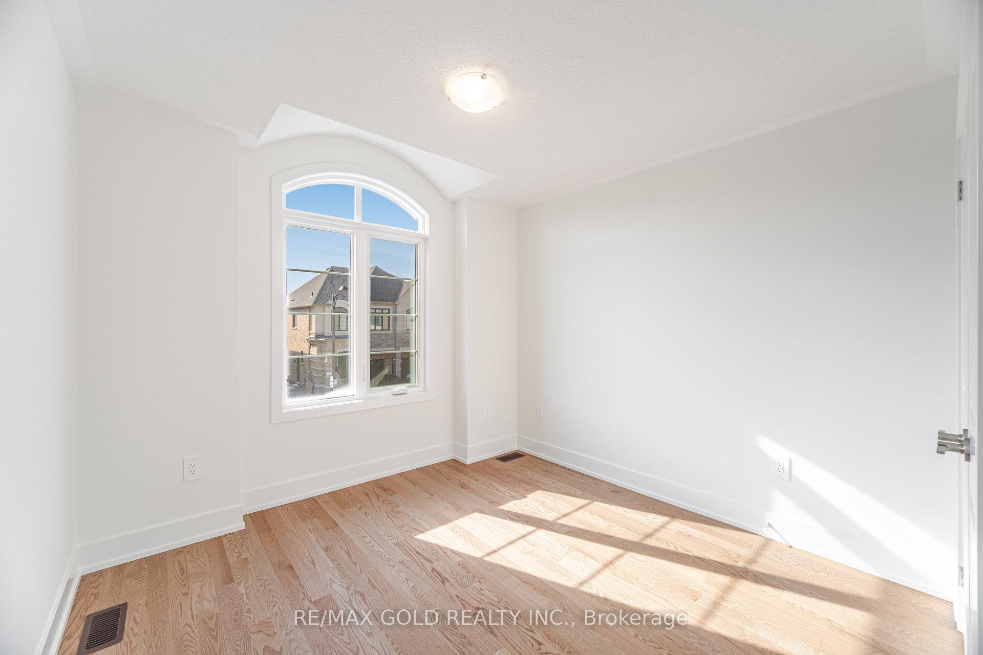 Photo 22 of 303 Bergamot Avenue, Milton, Walker — HOMEH
