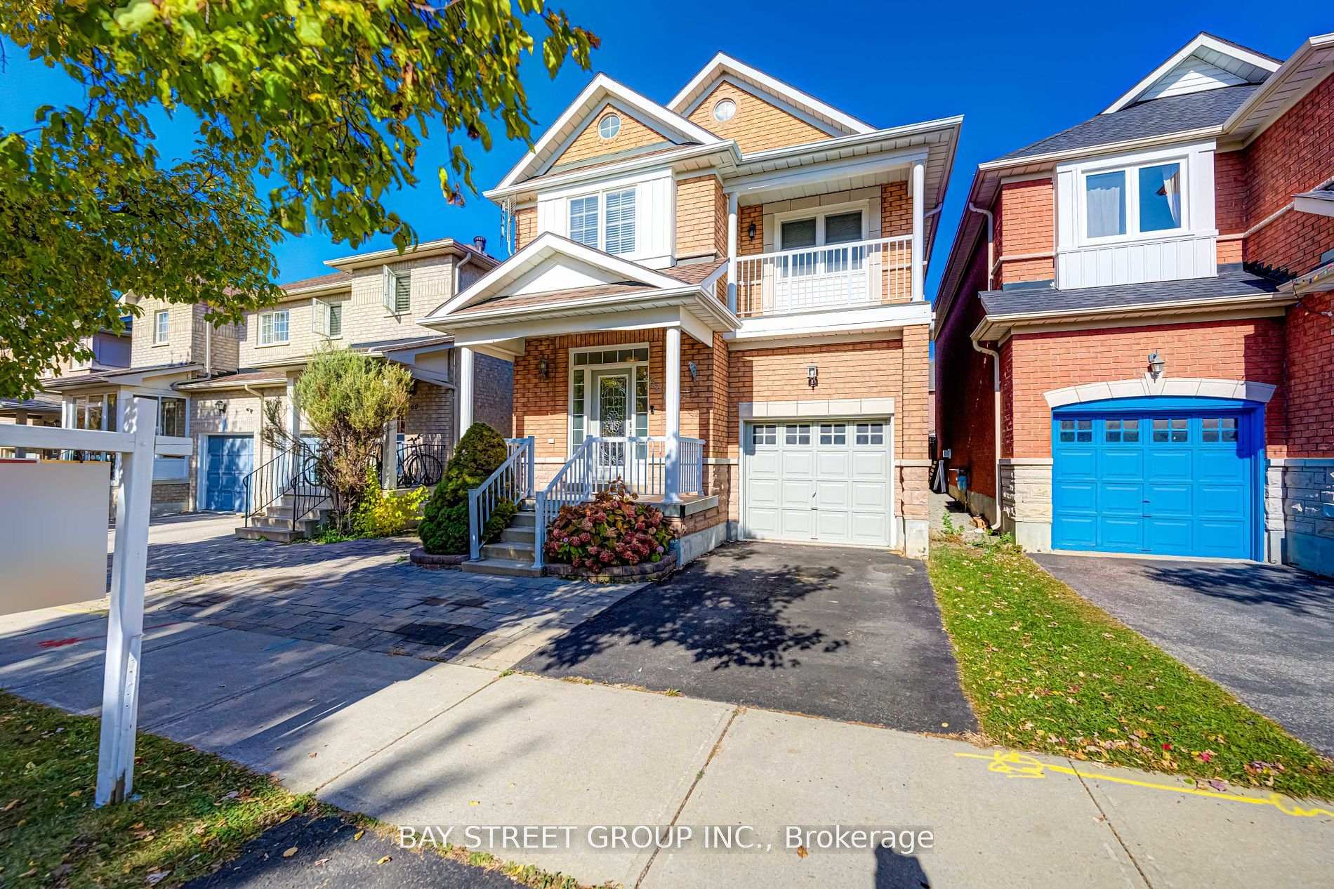 Photo 2 of 62 Warren Bradley Street, Markham, Berczy — HOMEH
