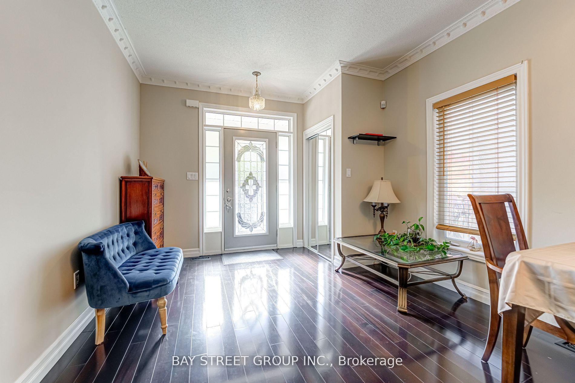 Photo 4 of 62 Warren Bradley Street, Markham, Berczy — HOMEH