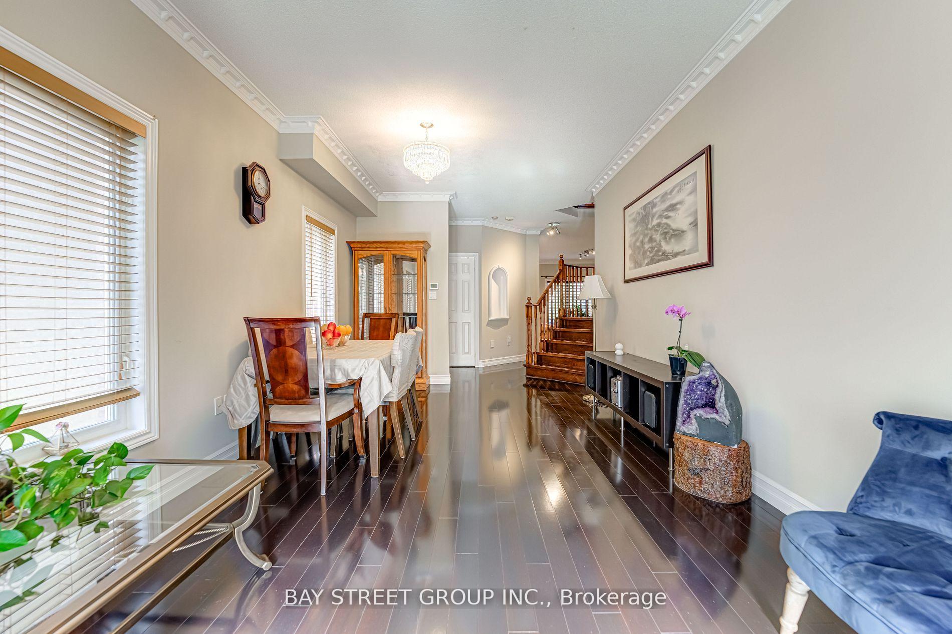 Photo 5 of 62 Warren Bradley Street, Markham, Berczy — HOMEH