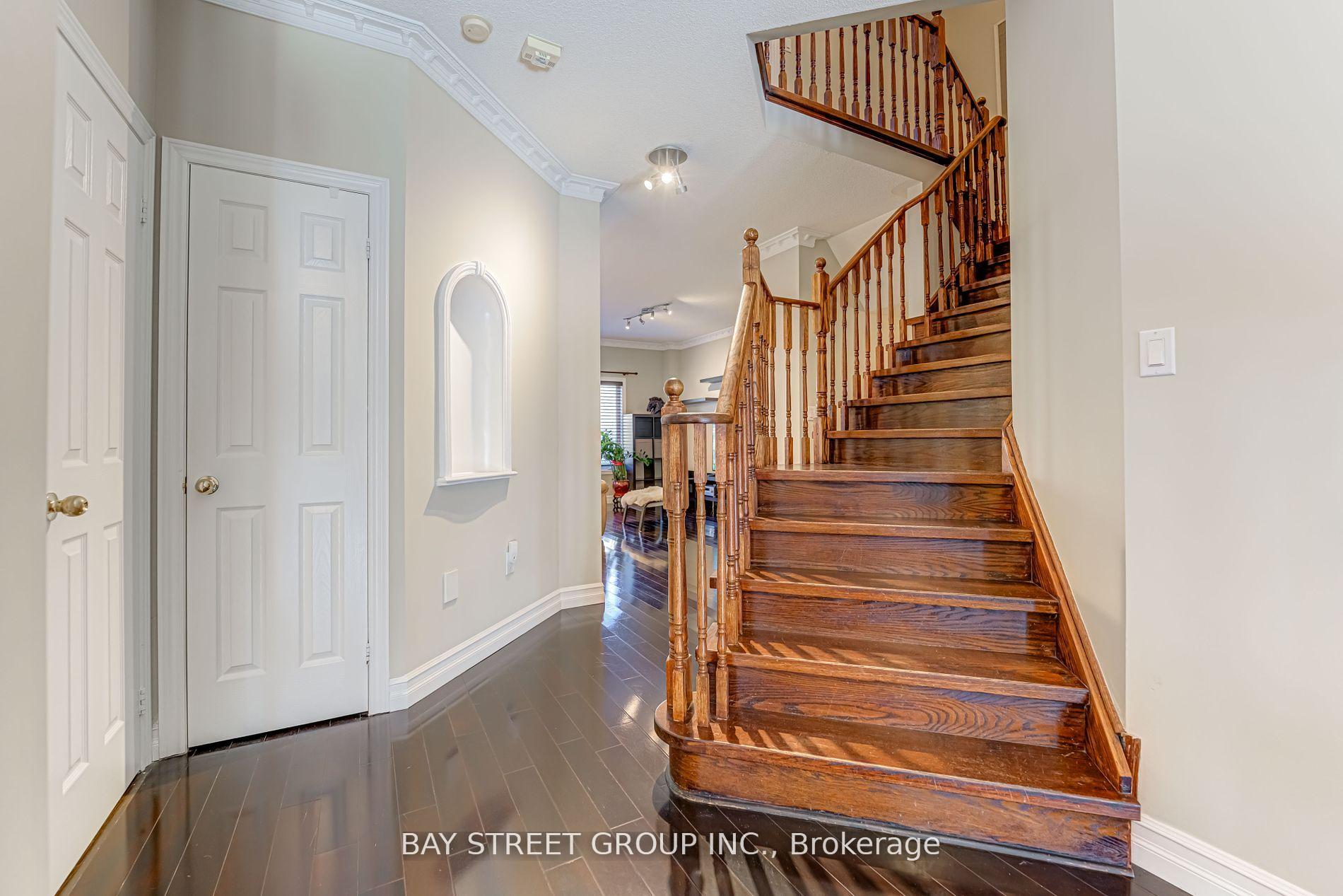 Photo 9 of 62 Warren Bradley Street, Markham, Berczy — HOMEH