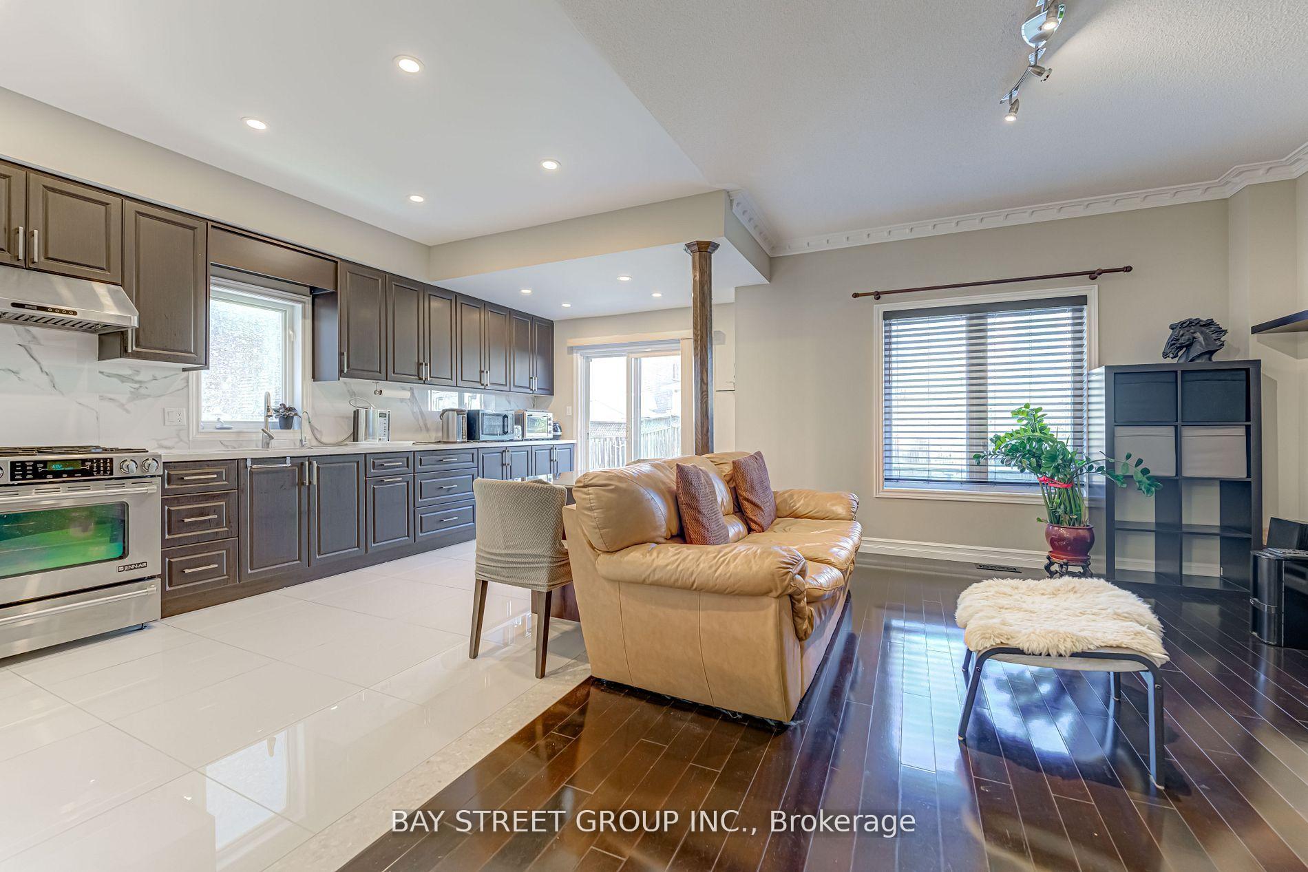 Photo 10 of 62 Warren Bradley Street, Markham, Berczy — HOMEH