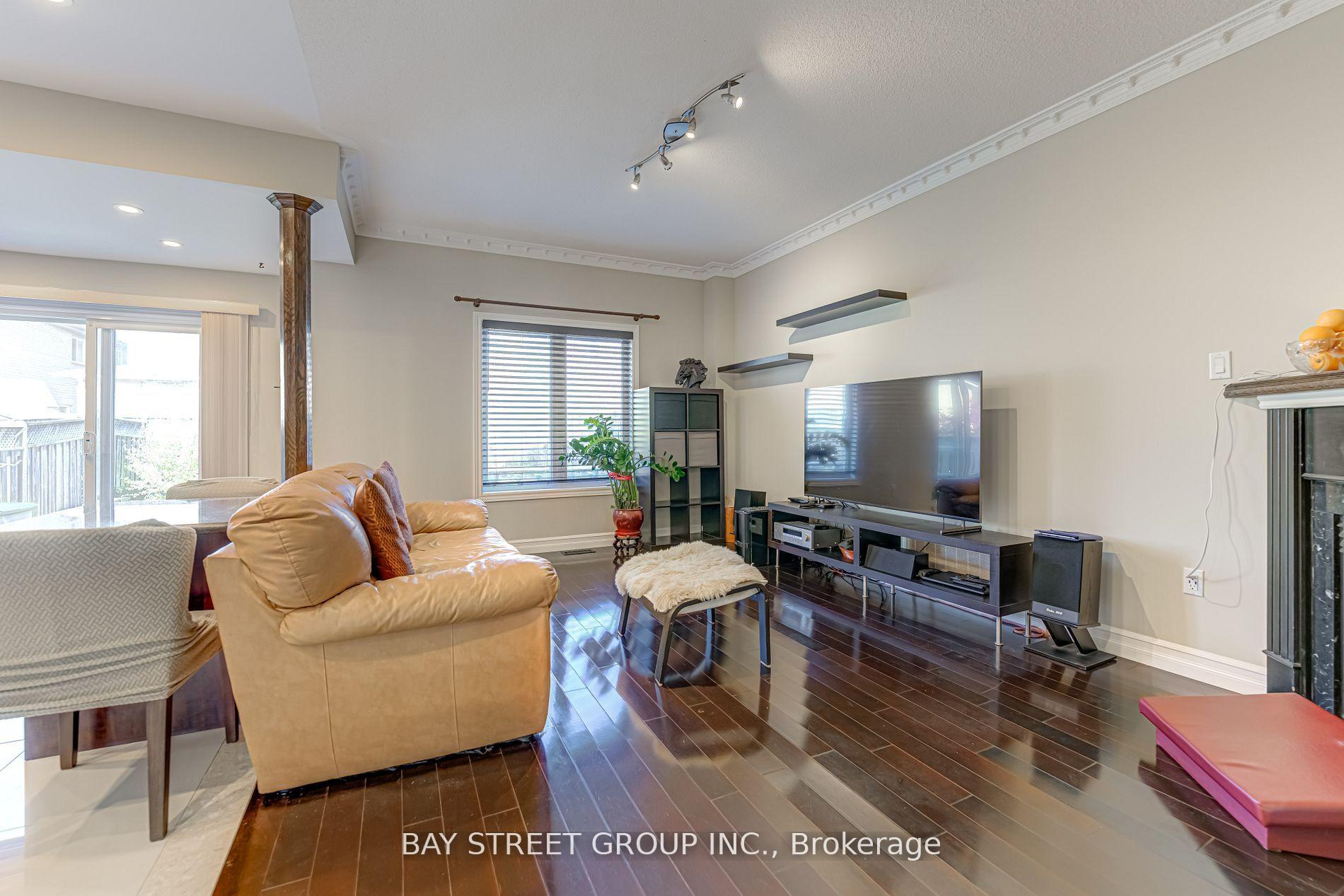 Photo 11 of 62 Warren Bradley Street, Markham, Berczy — HOMEH