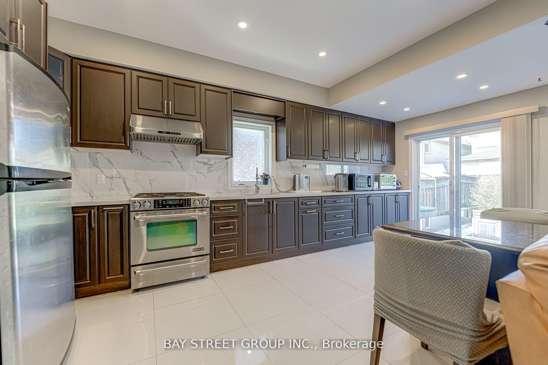 Photo 12 of 62 Warren Bradley Street, Markham, Berczy — HOMEH