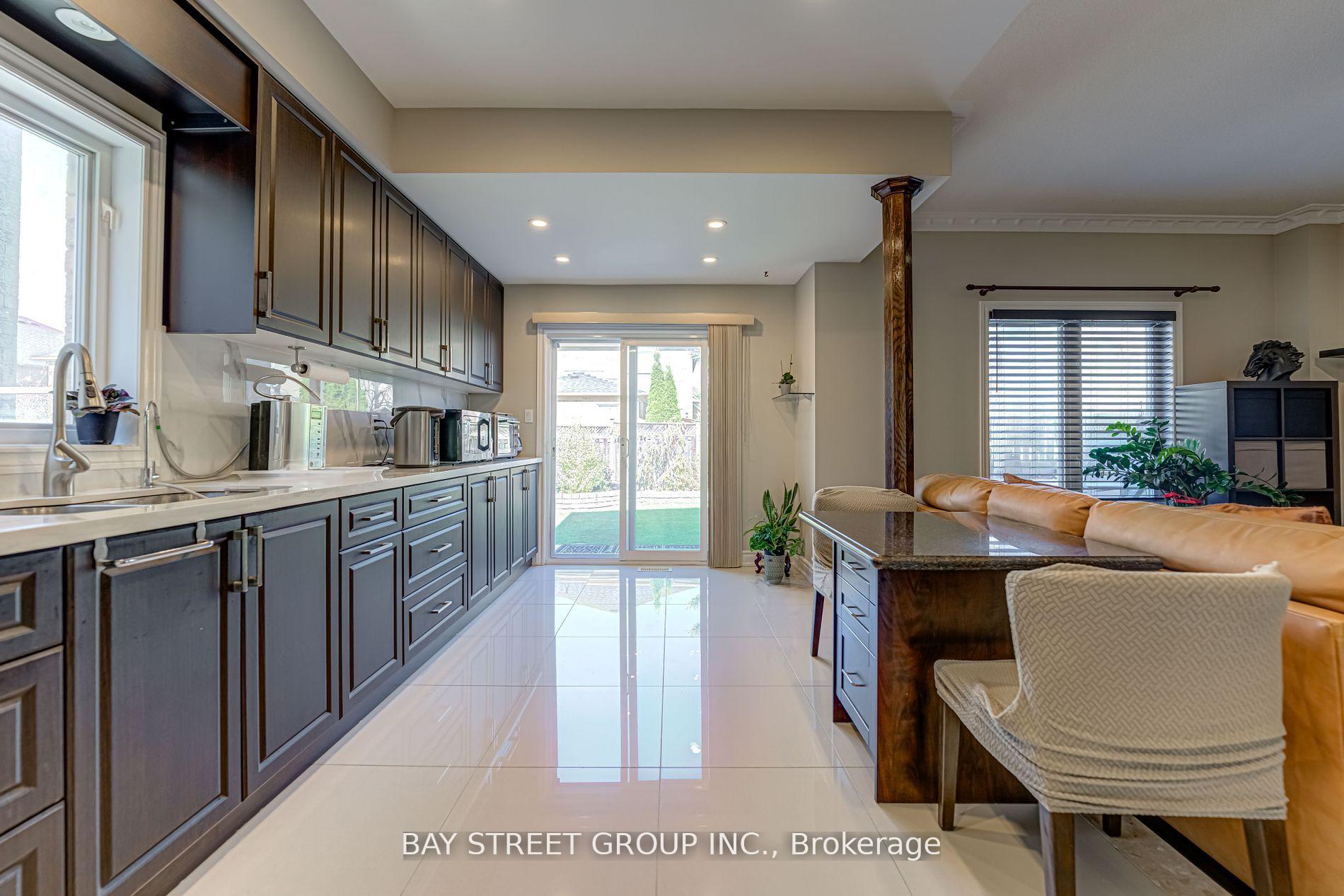 Photo 14 of 62 Warren Bradley Street, Markham, Berczy — HOMEH