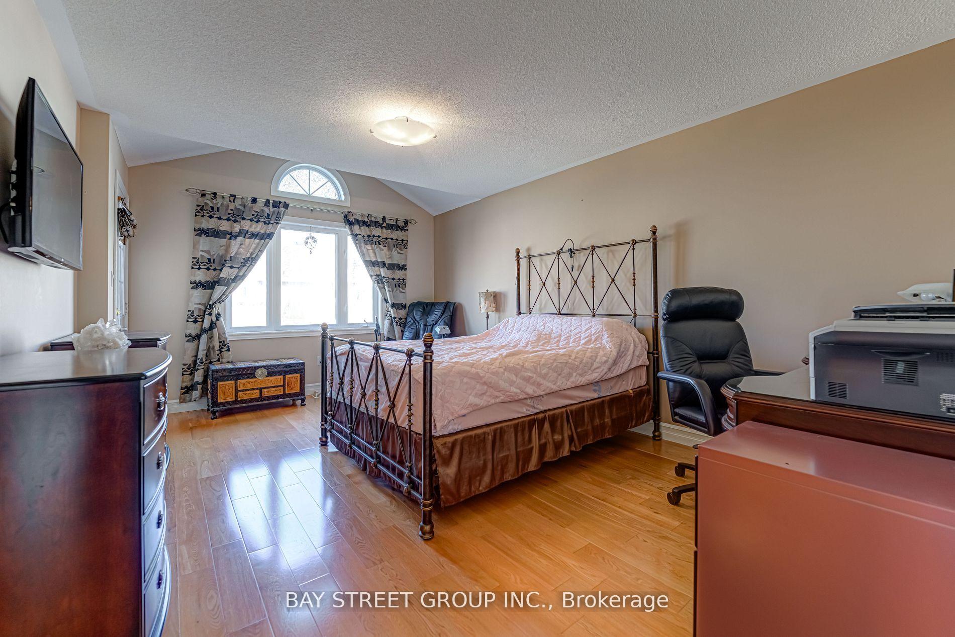 Photo 18 of 62 Warren Bradley Street, Markham, Berczy — HOMEH